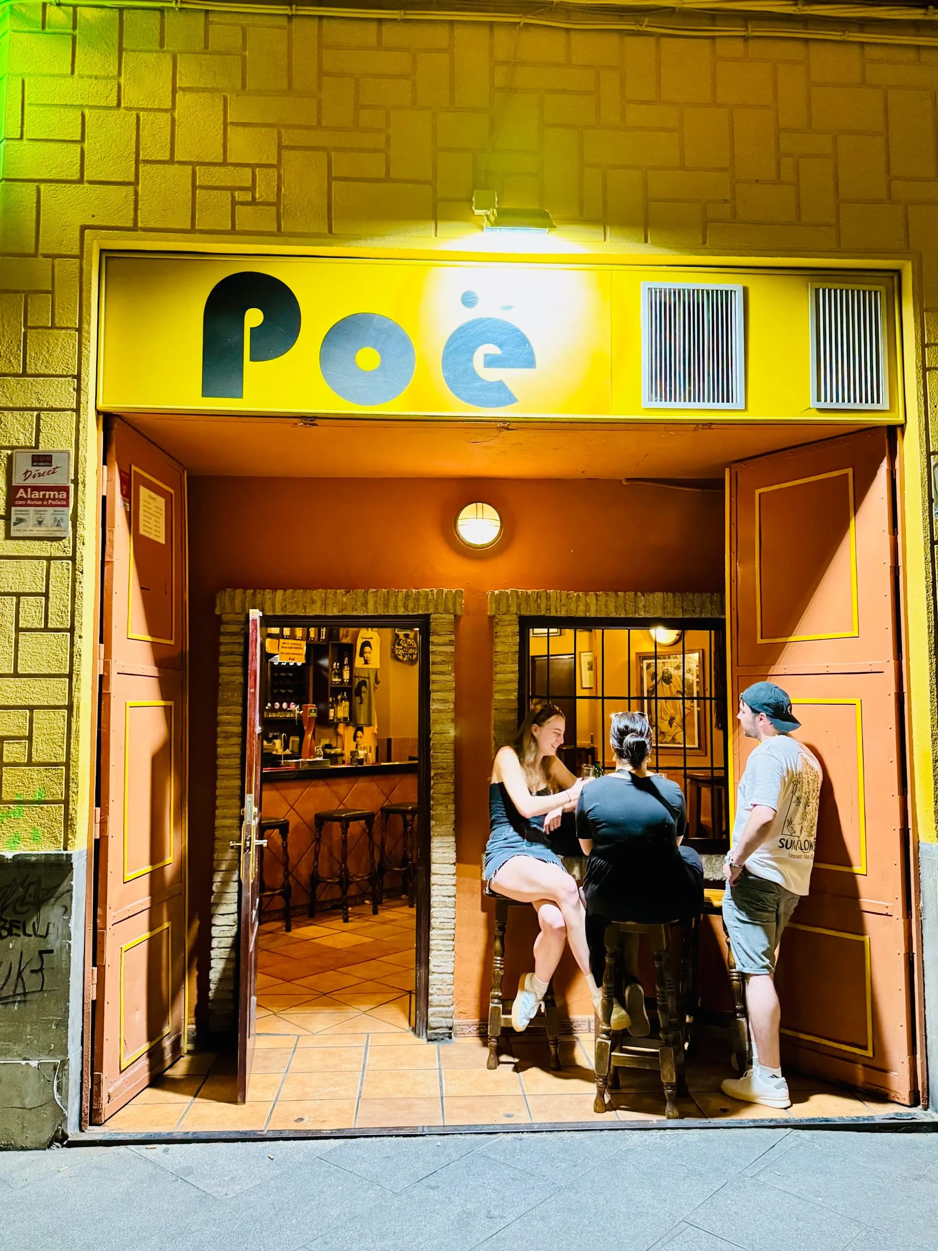 Bar Poë